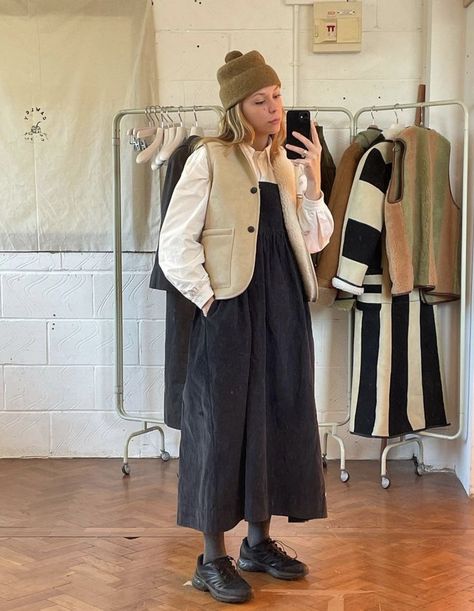 Sheepskin Vest, Scandi Fashion, Mode Hippie, Liability Insurance, Outfit Vintage, Mode Inspo, 가을 패션, Home Insurance, Poplin Shirt