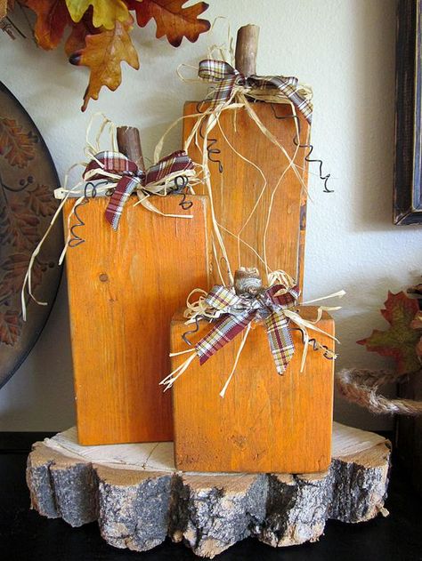 Simple Square Pumpkin Display : Decorating : Home & Garden Television 2x4 Pumpkins, 2x4 Crafts, Sister Crafts, Monster Craft, Hallowen Ideas, Log Slice, Pumpkin Display, Halloween Spooktacular, Adornos Halloween