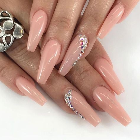 (paid link) Gel Nails vs. Nail Acrylic Designs : What's the Difference? Ongles Beiges, Ballerina Nails Designs, Sculptured Nails, Nude Nail Designs, Beige Nails, Nails Design With Rhinestones, Shiny Nails, Ballerina Nails, Bling Acrylic Nails