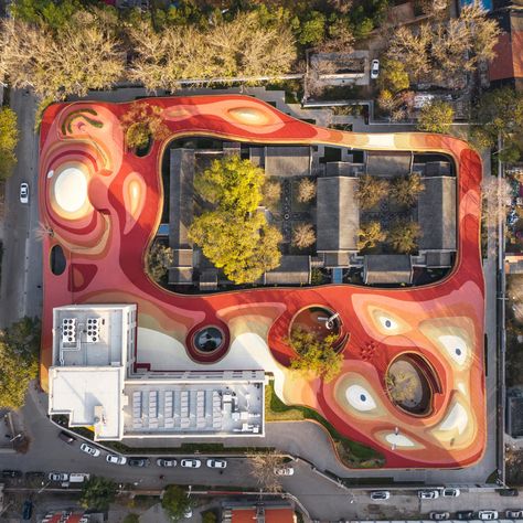 Dezeen's top 10 Chinese architecture projects of 2020 Kindergarten Exterior Design, Kindergarten Exterior, Kindergarten Photos, Mad Architects, Traditional Building, Nursery School, Patio Interior, Ancient Tree, Rooftop Garden