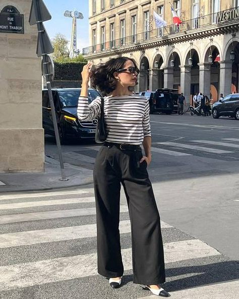 French Stripes Outfit, Stripe Tee Outfit, Outfits For 2023, Parisian Outfits, Summer Office Wear, Straight Leg Jeans Outfits, Work Outfit Inspiration, Parisian Women, Flowy Dresses