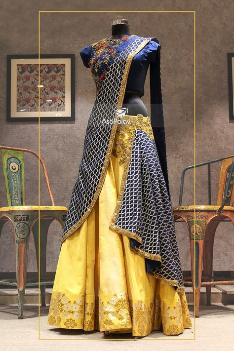 bride who Style Lehenga Dupatta, Bridal Dupatta Setting, Dupatta Draping Style, Lehenga Dupatta Draping Style, Asopalav Ahmedabad, Dupatta Setting, Bridesmaids Lehenga, Dupatta Draping, Choli Dress