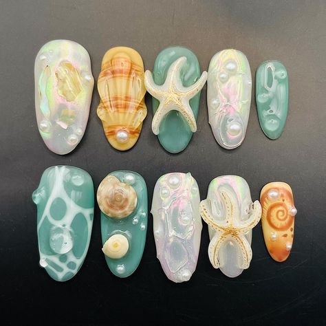 Discover our Ocean-Inspired Press On Nails, featuring a stunning beach theme with 3D seashells and starfish. These reusable, handmade nails are available in both short and long lengths. Elevate your summer style effortlessly with our glue-on, stick-on false nails. 🌸Thank you for supporting my small business.🌸 You can reuse all the nails you purchased from us multiple times, if you handle them with care 📦𝐖𝐡𝐚𝐭 𝐜𝐨𝐦𝐞𝐬 𝐰𝐢𝐭𝐡 𝐲𝐨𝐮𝐫 𝐩𝐫𝐞𝐬𝐬 𝐨𝐧 𝐧𝐚𝐢𝐥 𝐤𝐢𝐭? 10 𝘯𝘢𝘪𝘭𝘴 𝘰𝘧 Short Ocean Nails, Nails Ocean Theme, Ocean Theme Nails, Sea Themed Nails, Beach Inspired Nails, Brown Chrome Nails, Nail Unique, Theme Nails, Handmade Nails