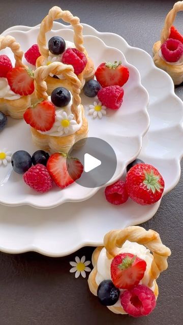 Dessert Basket, Baking Videos, Strawberry Tart, Mango Cake, Savory Pastry, Berry Baskets, Bread And Pastries, Baking Sweets, Puff Pastry