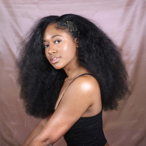 Image may contain: 1 person Natural Blow Dry Hairstyles, Blow Dried Hairstyles, Blow Dry Natural Hair, Natural Hair Blowout, Dry Natural Hair, Cute Natural Hairstyles, Dry Curly Hair, Lazy Hairstyles, Quick Natural Hair Styles