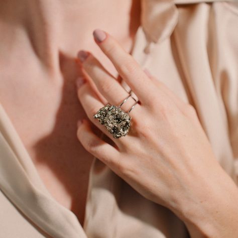 Manifest abundance with our striking Pyrite Ring 💍✨ A bold Gemstone Ring that not only turns heads but also symbolizes prosperity. Known as the Prosperity Stone, pyrite invites wealth, protection, and positive energy into your life. Let this ring be your talisman for success. 👉 @phoebeshop.es #PyriteRing #GemstoneMagic #ProsperityStone #WealthAndProtection #PositiveEnergy #TalismanForSuccess #ManifestAbundance #BoldBeauty #EnergyJewelry #SuccessSymbol #ChicAndPowerful #ElevateYourAura Pyrite Ring, Energy Jewelry, Manifest Abundance, Gemstone Ring, Positive Energy, Gemstone Rings, Energy, Turn Ons, Gemstones