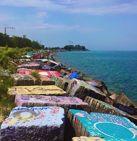 Painted rocks by Lake Michigan at Northwestern University Evanston Chicago suburb Northwestern University Campus, Northwestern University Aesthetic, Northwestern Aesthetic, Northwestern University Chicago, Cheerleading Pyramids, Evanston Illinois, College Vision Board, Purple Pride, Trash Talk