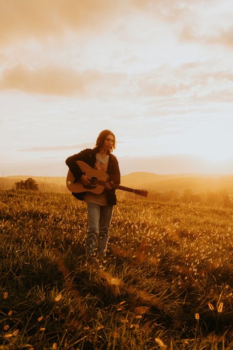 Musician Photoshoot Outdoor, Outdoors Aesthetic, Musician Photography, Male Senior Pictures, Senior Photo Poses, Senior Photo Outfits, Guitar Photography, Senior Guys, Senior Photo