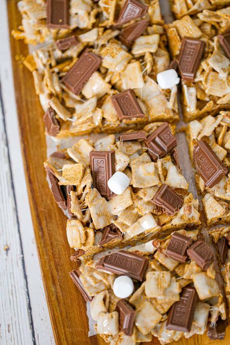 S’mores Bars Golden Graham, Banana Teddy Graham Smores, Golden Gram Smore Bars, Teddy Graham Smores, Golden Grahams Smores, Smores Cereal, Smores Bark, Crockpot Fondue, Graham Cracker Smores