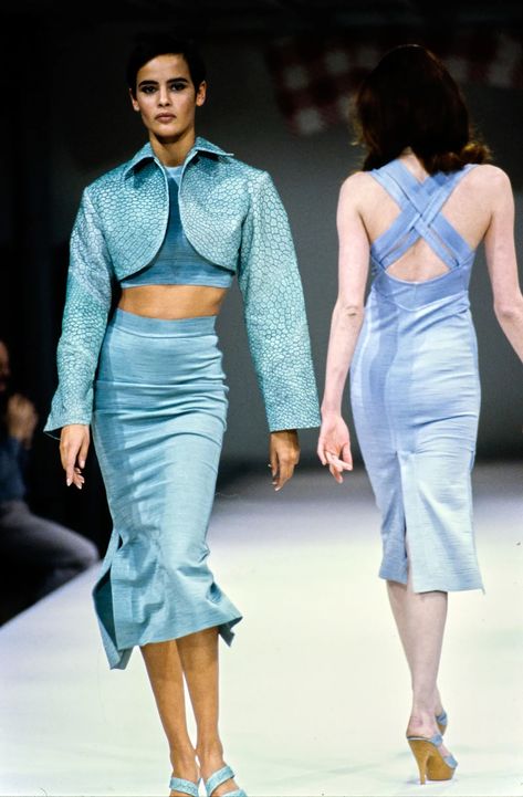 Alaïa Spring 1991 Ready-to-Wear Collection | Vogue Fashion 1990s, Azzedine Alaïa, Fashion Runway Show, 90s Inspired Outfits, 90s Runway Fashion, Vintage Runway, Azzedine Alaia, White Outfit, Clothes Ideas