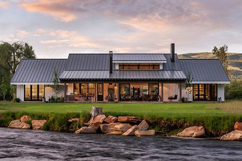 Traditional Lake House Exterior, Ranch Style Architecture, Contemporary Farmhouse Plans, Mountain Ranch House Plans, Contemporary Ranch Home, Modern Ranch Style Homes, Mountain House Design, Modern Ranch House, Mountain Home Exterior