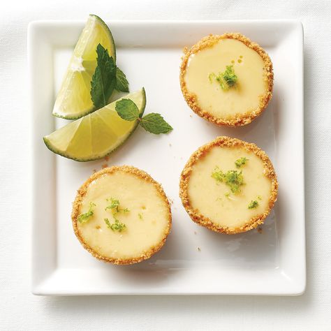 Key Lime Tartlets Recipe, Key Lime Pie Mini Tarts, Key Lime Pie Tarts, Mini Key Lime Tarts, Mini Keylime Pie Recipe, Mini Key Lime Pie Bites, Key Lime Tarts Mini, Dessert Canapes, Key Lime Tart Recipe