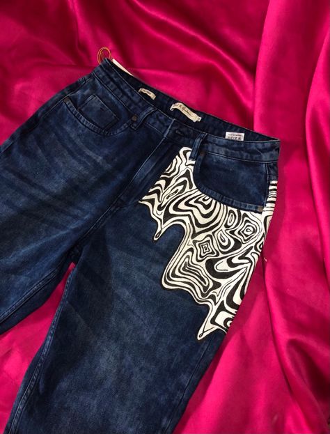 Abstract Art On Clothes, Diy Jean Painting Ideas, Custom Clothes Aesthetic, Abstract Jeans, Jeans Painting, Denim Painting, Trippy Abstract, Denim Diy Clothes, Diy Pants