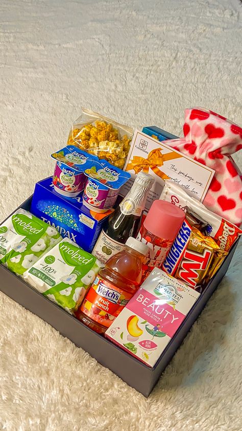 Period Snacks From Boyfriend, Period Gifts For Girlfriend, Period Basket Ideas, Period Care Package For Girlfriend, Period Package For Girlfriend, Period Box Ideas For Girlfriend, 1st Period Gift Basket, Period Basket For Girlfriend