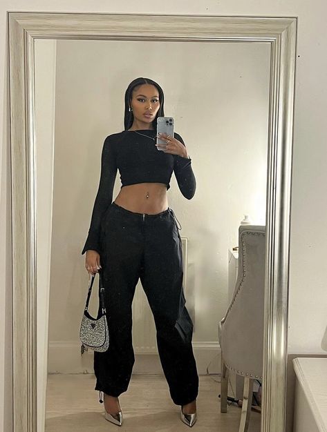 Prada Bag Outfit Street Style, Mirror Pic Selfie, Ella Thomas, Chrome Heels, Black Cargos, Black With Chrome, Cargo Outfit, Cool Streetwear, Aesthetic Mirror