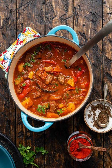 Looking for a Hungarian Goulash recipe? Tender beef, slow cooked in a rich tomato broth flavoured with Paprika and caraway seeds. Slimming World Syn Free. Beef Goulash Slow Cooker, Goulash Slow Cooker, Recipe Using Tomatoes, Braised Steak, Easy Goulash Recipes, Hungarian Goulash, Goulash Recipe, Easy Beef Stew, Beef Goulash