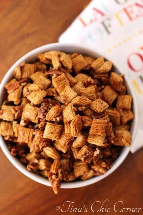 Pecan Crunch, Quaker Oatmeal, Oatmeal Squares, Praline Recipe, Cereal Mix, Snack Mixes, Cereal Snacks, Chex Mix Recipes, Pretzels Recipe