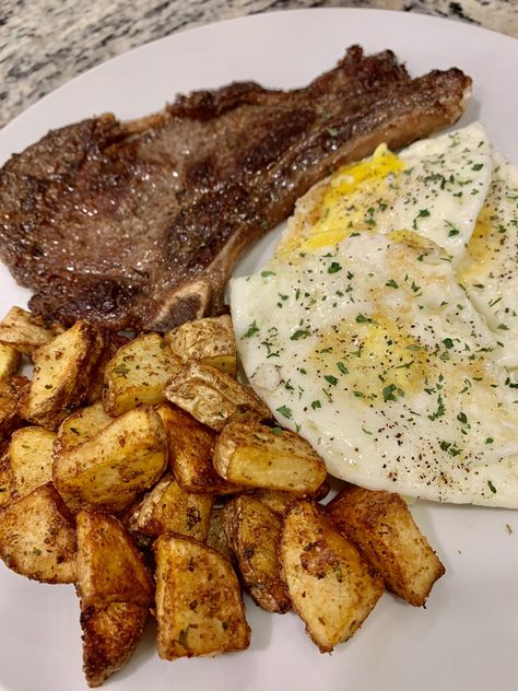 Eggs And Potatoes Breakfast, Potatoes Breakfast, Eggs And Potatoes, Steak Eggs, Eggs Potatoes, Healthy Bowls Recipes, Healthy Lunch Snacks, Food Babe, Steak And Eggs