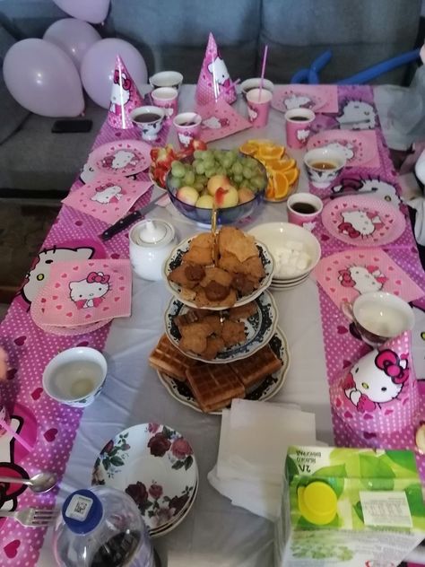 Hello Kitty Picnic, Kitty Party, Hello Kitty Party, Hello Kitty Birthday, Cat Party, My Melody, Birthday Ideas, Hello Kitty, Kitty