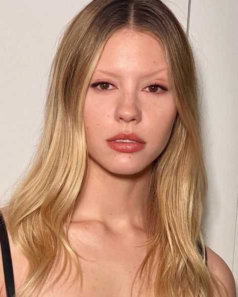 Mia Goth, Goth Makeup, Mia 3, Beauty Icons, Infinity Pool, Woman Crush, Pretty Face, Makeup Inspiration, Pretty Woman