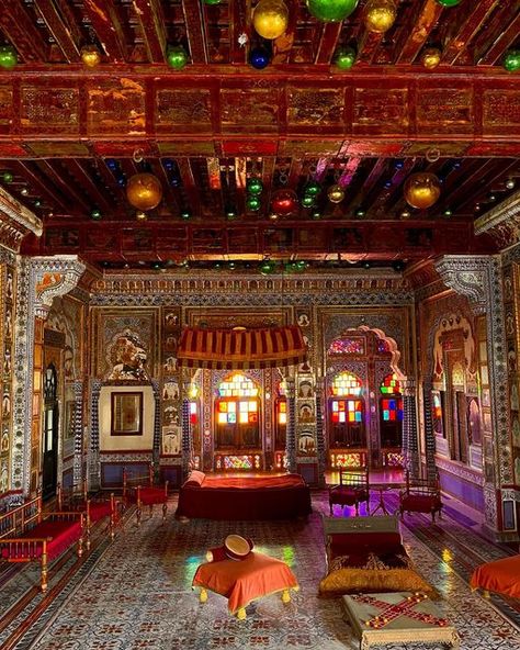 Jordan Quill on Instagram: "The interiors inside Mehrangarh Fort in Jodhpur include Takhat Vilas, one of the most stunning palace rooms I have seen. It was built as the private apartment of Maharaja Takhat Singh (r. 1843-73), and it is so extraordinary that even the floor has been painted with designs resembling tile work or carpets. The walls include hunting scenes, courtly dancing, local folk tales and religious themes such as the ten avatars of Vishnu, all studded with mirrors. But my favour Rajasthani Fort, Mehrangarh Fort Jodhpur, North India Tour, Mehrangarh Fort, Palace Architecture, Rajasthani Art, Royal Aesthetic, North India, India Tour