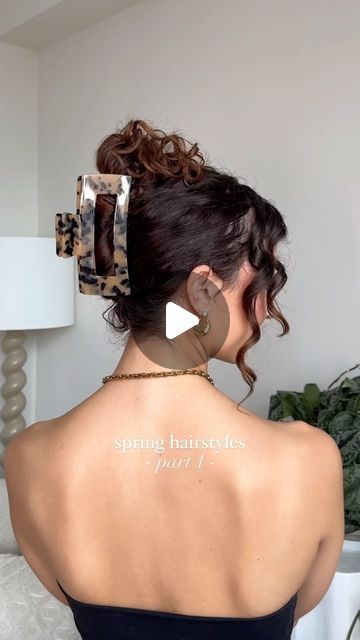 Melissa Frusco on Instagram: "NEW SERIES | spring hairstyles 🌼 pt. 1 claw clip updo   if you have long, thick hair you need to check out @kovessentials !! this is their extra large daily clip and it’s the most secure claw clip i’ve ever used 🙌🏼   #clawclip #clawcliphairstyle #hairstyles #everydayhair #hairstyletutorial #hairtutorial #longhair #curls #waves #wavyhair #curlyhair #curlyhairstyles #longhairstyles #springhair #hairinspo #healthyhair #easyhairstyles #easyhairstylesforgirls #gymhairstyles #workouthairstyles" How To Use A Claw Clip For Long Thick Hair, Claw Clip Curly Hairstyles, Clawclip Hairstyle Long Hair, Curly Hair Claw Clip Hairstyles, Curly Hairstyles With Clips, Hairstyles For Baddies, Claw Clip Curly Hair, Claw Clip Hairstyles Long Hair, Hair Claw Clip Hairstyles