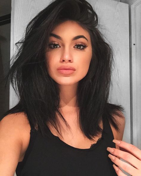 Is this a Kylie Jenner look alike or Kylie ! Lol I can't even tell  :O. - I found out that her @ is ginizzle thanks to duygu solmaz in the comments❤️ Mexican Short Hair, Gina Lorena, Long Bobs, Vibe Check, Interesting Ideas, Short Hairstyle, Brazilian Virgin Hair, Hair Envy, Wigs Hair Extensions