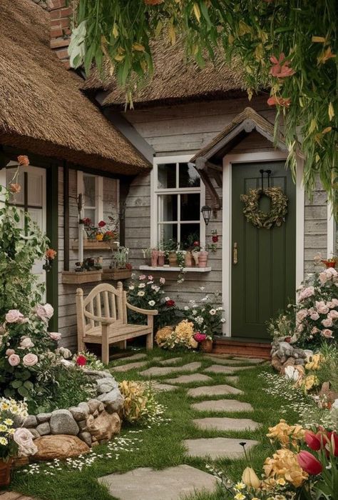 Cottage Aesthetic, Dream Life House, Casa Country, Casa Vintage, Dream Cottage, Cute House, Dream House Exterior, Garden Cottage, Pretty House