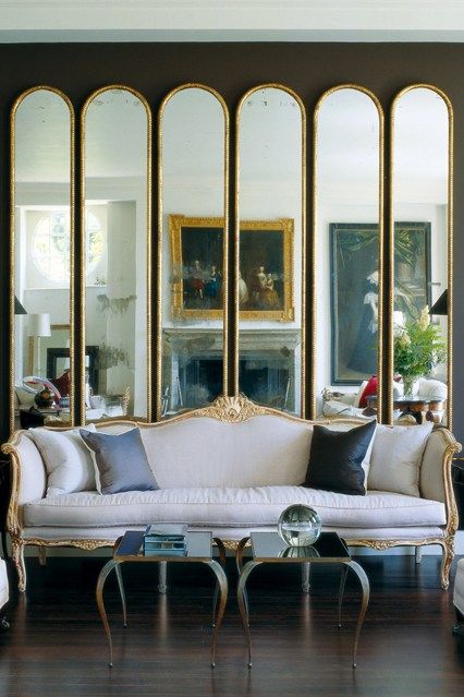 Large Antique Mirror, Mirrored Wall, Vintage Sofa, A Living Room, Design Living, My New Room, Home Interior, Mirror Decor, Interior Inspiration