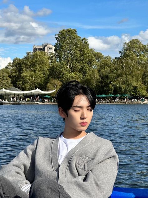 Yujin Zb1, Twitter Update, Big Love, Kpop Boy, Kpop Wallpaper, Fantasy Landscape, Instagram Update, Boyfriend Material, Kpop Idol