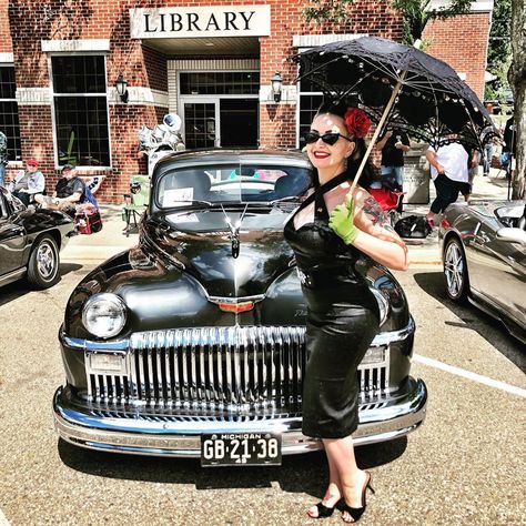 Black Cars, Manic Monday, Rockabilly Girl, Pin Up Photography, Rockabilly Pin Up, Psychobilly, Black Car, Pin Up Style, Hot Rod