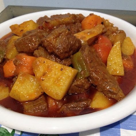 Beef/Pork Afritada Beef Afritada, Pork Afritada Recipe, Pork Afritada, Mechado Recipe, Beef Mechado, Jamaican Brown Stew Chicken, Garlic Green Bean Recipes, Brown Stew Chicken, Cassava Cake