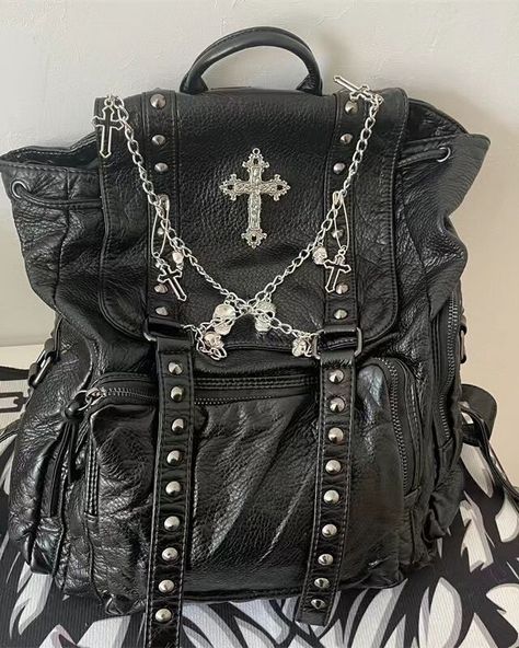 Goth Y2k Black Punk Rivet Backpack Embrace edgy style with our Goth Y2k Black Punk Rivet Backpack. Featuring bold rivet details and a sleek black design, this backpack is perfect for any punk-inspired outfit. Available now at gothickawaii.com with worldwide shipping! 💜 Shop Link: gothickawaii.com 💜 Item Link: https://gothickawaii.com/products/Goth-Y2k-Black-Punk-Rivet-Backpack-p573288265 Gothic Backpacks, Skeleton Fashion, Pinterest Pretty, Gothic Kawaii, Leather School Backpack, Y2k Girls, Aesthetic Backpack, Backpacks For Women, Summer Styling