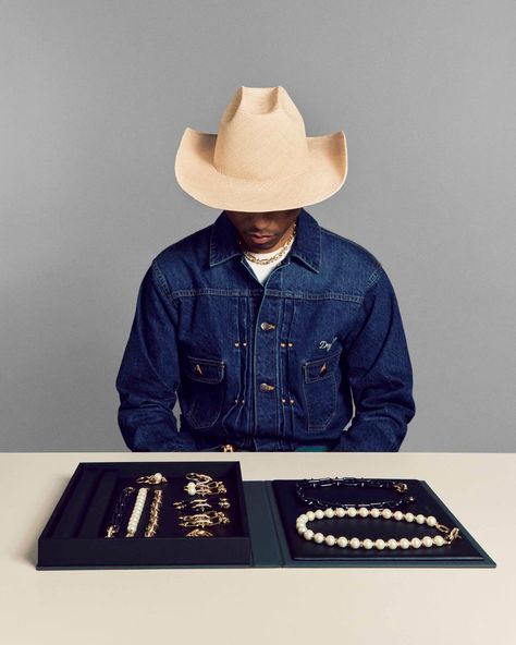 Pharrell's Pearl Tiffany Jewelry Is His Dream Come True Tiffany Pearls, Nautical Inspiration, Tiffany Jewelry, Pearl Design, Maisie Williams, Pharrell Williams, Tiffany And Co, Only Fashion, Golf Outfit