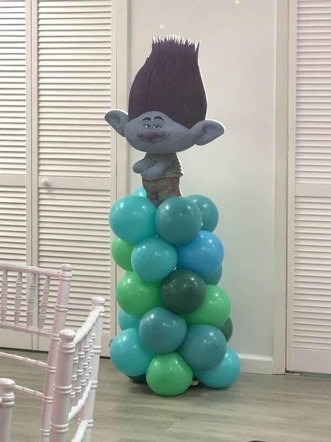 Trolls balloons column Brozone Birthday Party, Boys Trolls Birthday Party, Trolls Boy Birthday Party, Trolls Birthday Party Ideas Boys, Trolls Trunk Or Treat, Trolls Balloons, Trolls First Birthday, Trolls Centerpieces Ideas, Trolls Decor