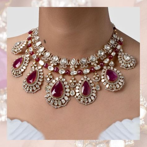 https://in.pinterest.com/krishnajewellersjubileehills/ Asian Bridal Jewellery, Simple Necklace Designs, Indian Bridal Jewelry, Diamond Locket, Diamond Pendants Designs, Polki Necklace, Jewelry Drawing, Diamond Jewelry Necklace, Polki Jewellery