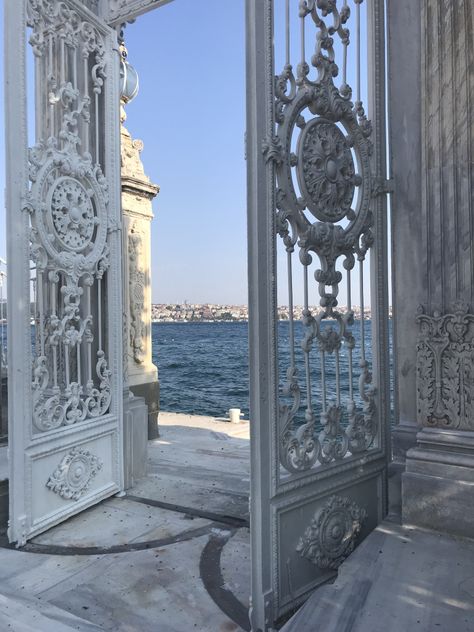 The Magnificent Dolmabahçe Palace – Camilla Travels Dolmabahçe Palace, Castle Aesthetic, Royal Aesthetic, Beautiful Architecture, Pretty Places, White Aesthetic, Fantasy Landscape, Dream Home Design, Blue Aesthetic