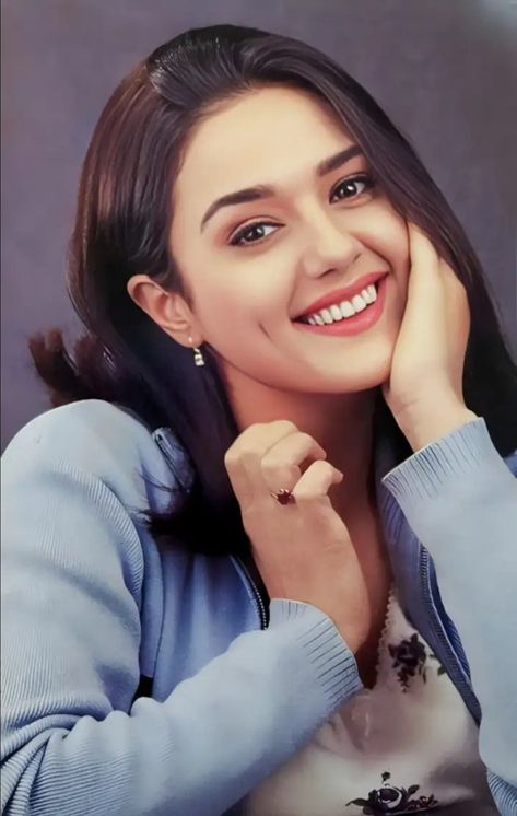 Preeti Zinta, Type Of Pretty, Pretty Zinta, 90s Bollywood Actress, Maa Kali Images, 90s Bollywood Fashion, India Girl, Kali Images, Bollywood Makeup