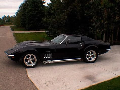 https://flic.kr/p/mYgEU | 1969 Black Corvette | I love those rims and shiny side chrome exhaust pipes Black Corvette, Tmax Yamaha, Мотоциклы Cafe Racers, Old Vintage Cars, Street Racing Cars, Classy Cars, Corvette Stingray, Pretty Cars, Rat Rods