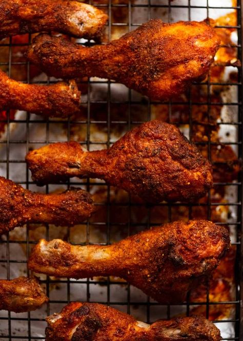 Crispy Baked Chicken Drumsticks Crispy Baked Chicken Drumsticks, Chicken Drumsticks Oven, Drumstick Recipes Oven, Roasted Drumsticks, Crispy Baked Chicken Wings Recipe, Simple Baked Chicken, Crispy Baked Chicken Legs, Chicken Legs Recipes, Baked Drumsticks