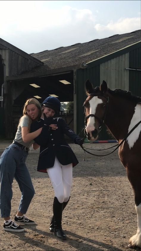 Equestrian Best Friends, Rich Equestrian Aesthetic, Equestrian Friends, Equine Photography Poses, Horse Riding Aesthetic, Horse Reining, Show Jumping Horses, Horse Riding Outfit, Equestrian Aesthetic