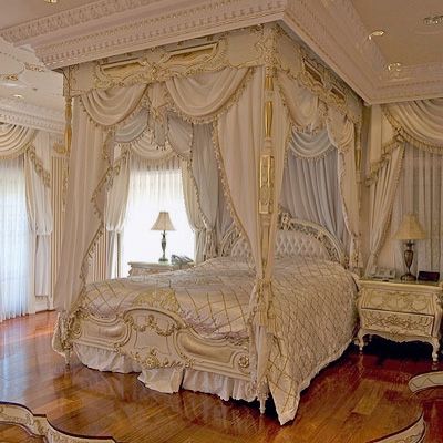 love this bed too! Fancy Beds, Room Painting Ideas, Fancy Bed, Huge Bed, Royal Bed, Idea Bedroom, Royal Room, Royal Bedroom, Fancy Bedroom