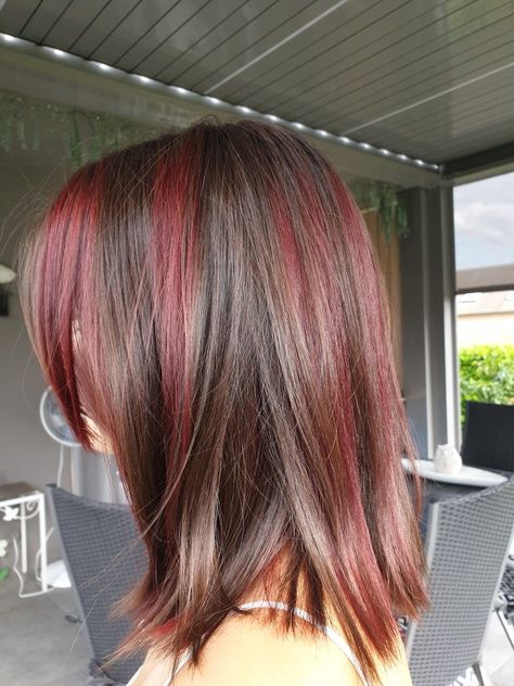 Middle Layer Dyed Hair, Red Highlights Brown Hair Short, Dark Brown Hair With Dark Red Underneath, Red Skunk Hair Brown, Red Highlight On Brown Hair, Red N Brown Hair, Short Dyed Hair Highlights, Highlights Short Hair Brown, Brown Hair With Chunky Red Highlights