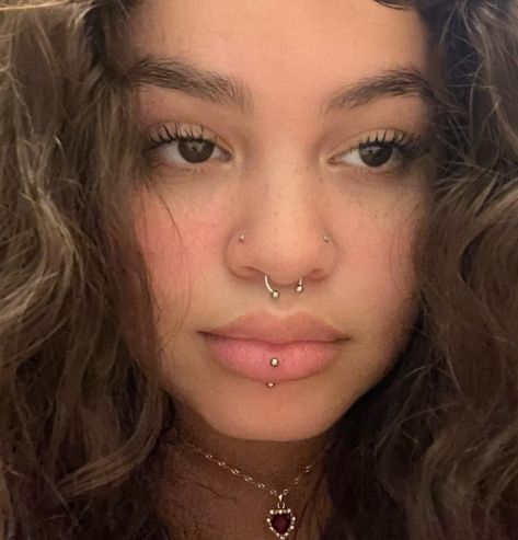 Pretty Face Piercings, Lower Labret Piercing, Silver Face Piercings, Chunky Piercings, Ashley Piercing Aesthetic, Pretty Piercings Face, Nose Piercing Combos, Gold Vertical Labret, Vertical Philtrum Piercing