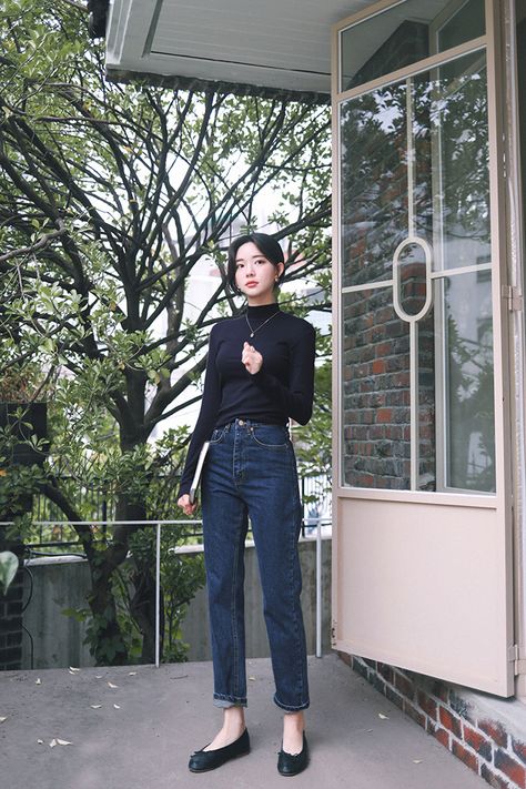 Jeans Outfit Korean, Dark Blue Jeans Outfit, Winter Office Outfit, Cute Office Outfits, Jeans Outfit For Work, Blue Jean Outfits, Casual Outfit Inspiration, Mens Fashion Casual Outfits, Dark Blue Jeans