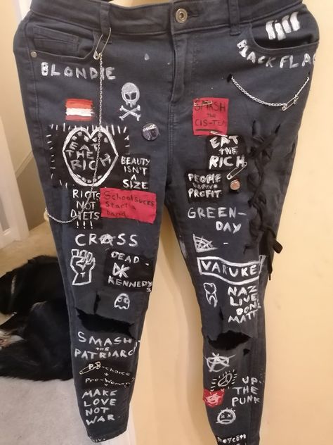 Diy Punk Jeans, Patch Jeans Punk, Crust Pants Patches, Patch Pants Diy, Punk Shoes Diy, Crust Pants Punk, Patch Pants Ideas, Punk Pants Diy, Crust Pants Patch Ideas