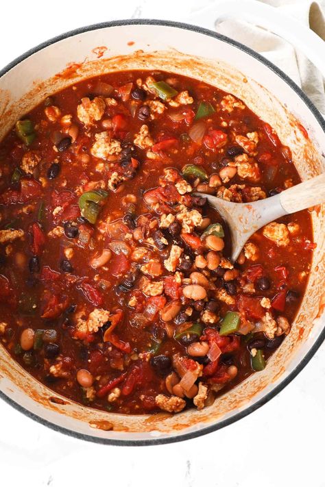 30-Minute Ground Chicken Chili Ground Chicken Chilli Recipes, Ground Chicken Chilli, Ground Chicken Ideas, Ground Chicken Chili Recipe, Ground Chicken Chili, Chili Chicken Recipe, Stovetop Chili, Chicken Chilli, Chicken Chili Crockpot