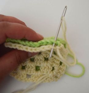 How to join granny squares (and other #crochet and #knitting projects) using the whipstitch #tutorial on #TipsTuesday with Underground Crafter Connecting Granny Squares, Join Granny Squares, Joining Crochet Squares, Joining Crochet, Joining Granny Squares, New Crochet Patterns, Learning To Crochet, Crazy Crochet, Yarn And Needles