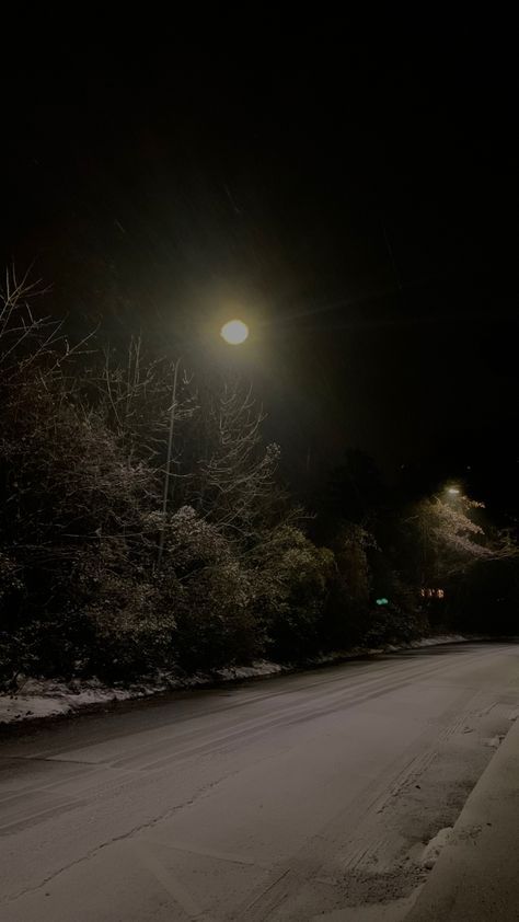 Snow Street Night, Winter Evening Aesthetic, Streetlight Painting, Winter Ig Story, Snow In The Night, Winter At Night, Snow At Night, Astronomy Prints, Vintage Astronomy Prints