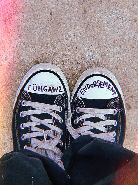 Star Aestethic, Nirvana Shoes, Converse 90s, Nirvana Drawing, Dirty Converse, 90s Converse, Street Trash, Alt Shoes, Epic Clothes